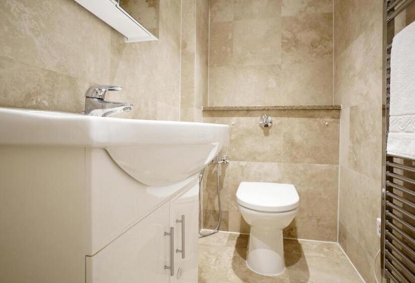 Апартаменты Deluxe 3 Спальни, Queensgate Court