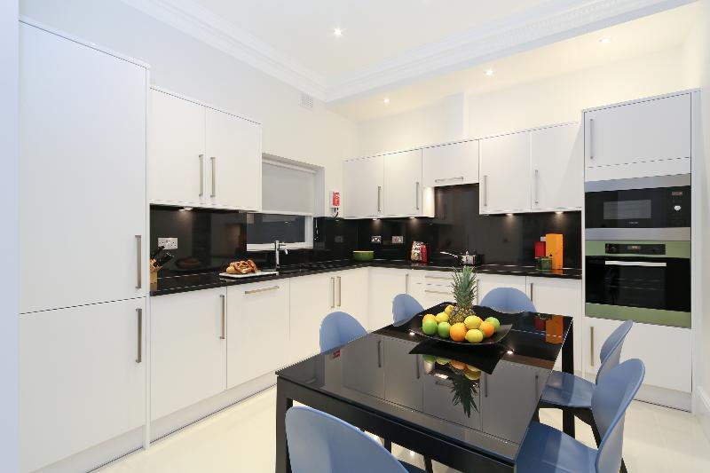 Апартаменты 3 Спальни, Queensgate Court