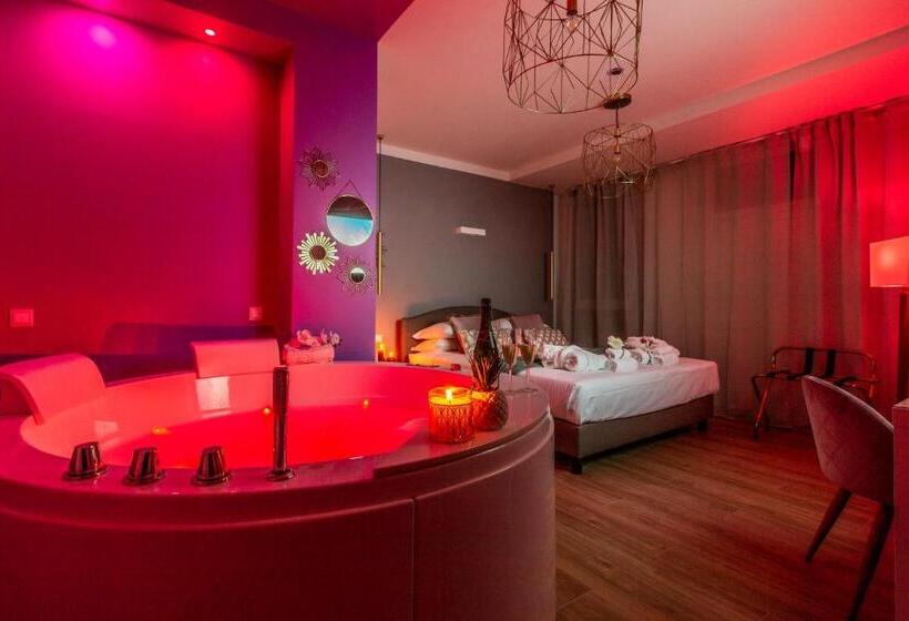سوئیت با وان آب گرم, 4 Star Suite Spa   Self Check In