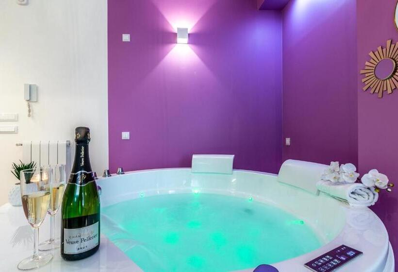 سوئیت با وان آب گرم, 4 Star Suite Spa   Self Check In