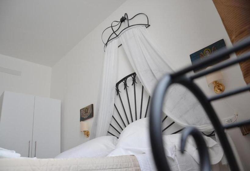 اتاق لوکس با تخت بزرگ, B&b La Loggia Del Castello