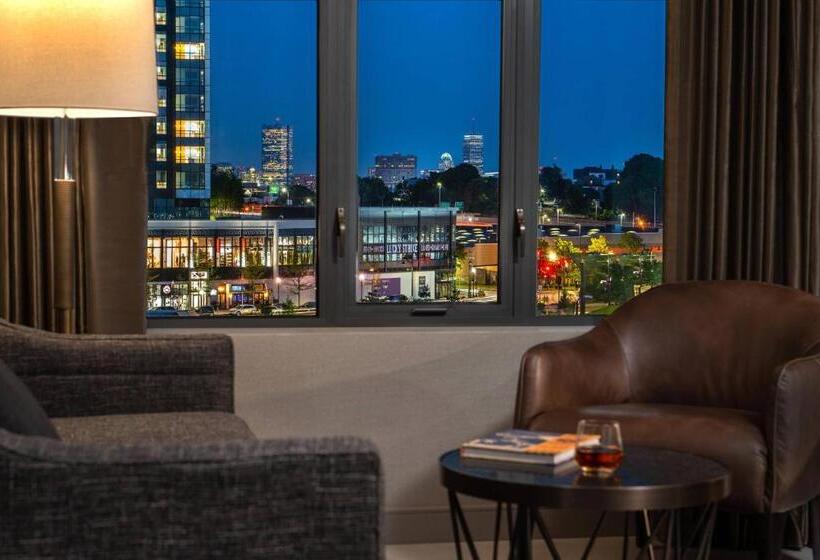اتاق استاندارد با تخت بزرگ, The Row Hotel At Assembly Row, Autograph Collection