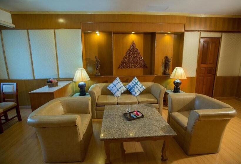 Family Suite, Phrae Nakara