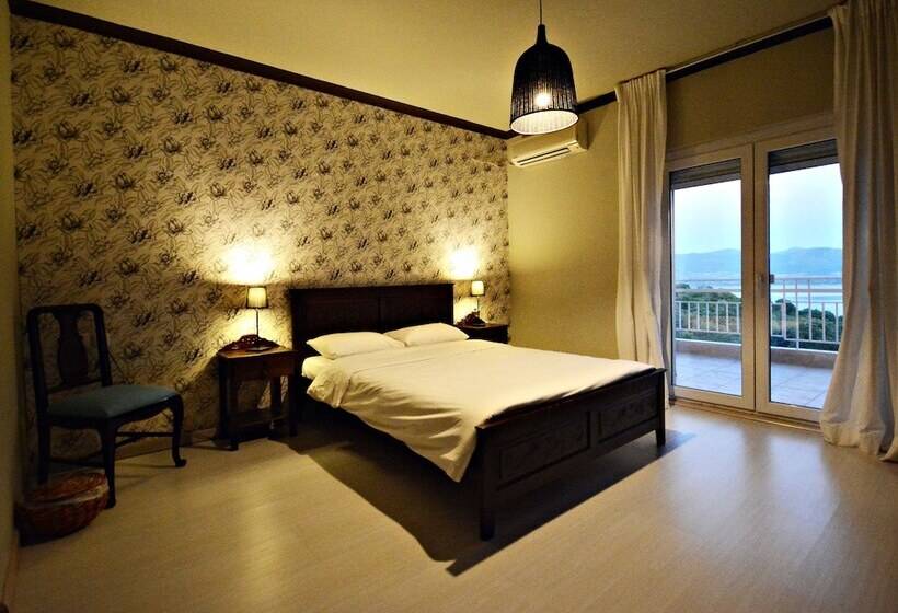 Номер Стандарт Вид на Озеро, Guesthouse Vissinokipos   Biker Friendly   Motorrad