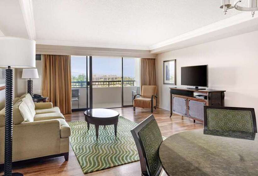 اتاق استاندارد با تخت بزرگ, Hilton Garden Inn Puchong