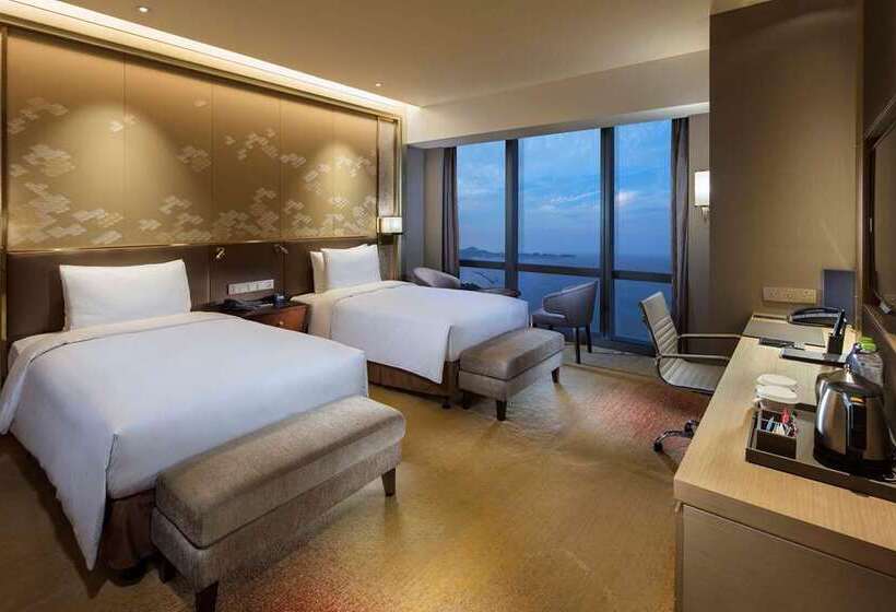 اتاق استاندارد با چشم‌انداز دریاچه, Hilton Garden Inn Puchong