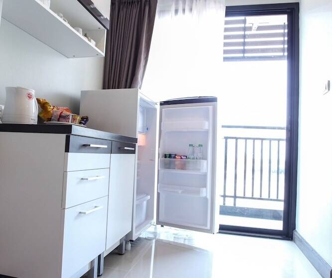 디럭스 룸 킹사이즈 침대, Romyen Garden Place