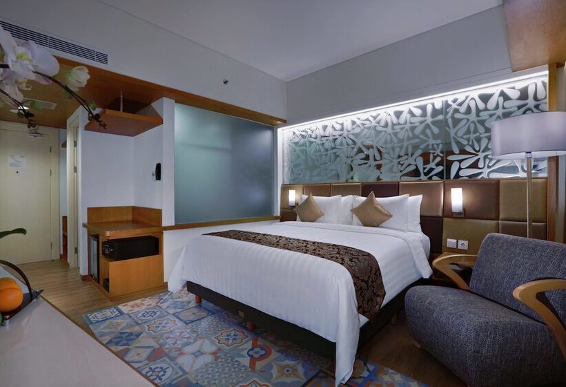 Номер Deluxe Вид на Бассейн, The Alana Hotel And Conference Sentul City By Aston