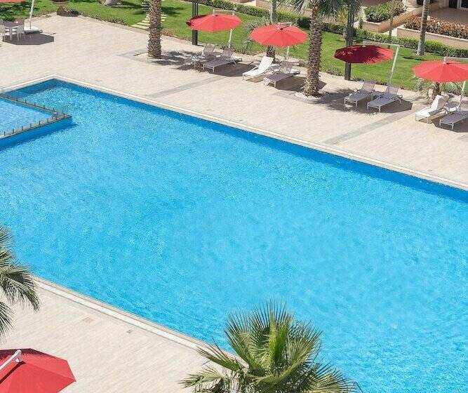 اتاق لوکس با چشم‌انداز استخر, The St Regis New Capital Cairo