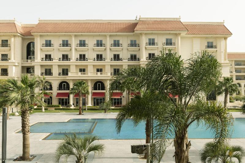 اتاق لوکس با چشم‌انداز استخر, The St Regis New Capital Cairo