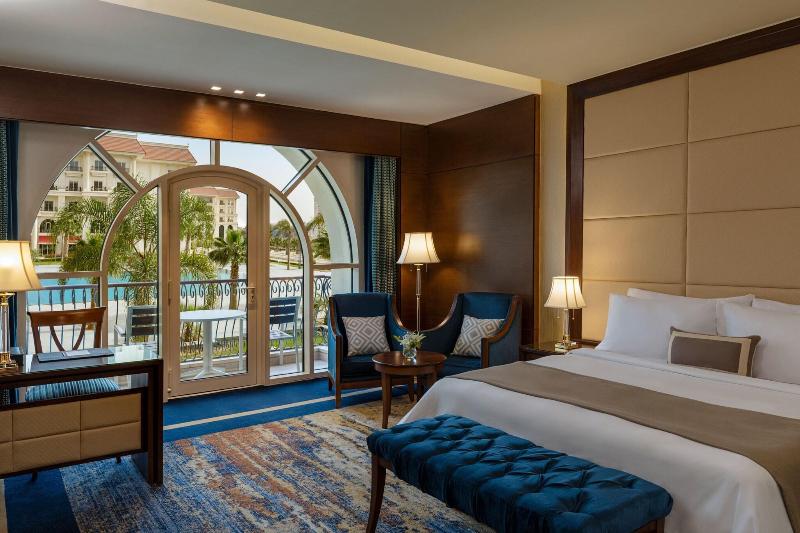 اتاق لوکس با چشم‌انداز استخر, The St Regis New Capital Cairo