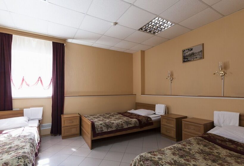 Economy Triple Room, Priorat