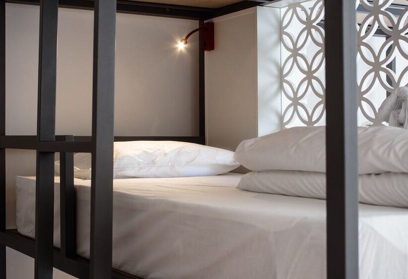 تختخواب در اتاق مشترک, Heaven Inn Suites & Terrace