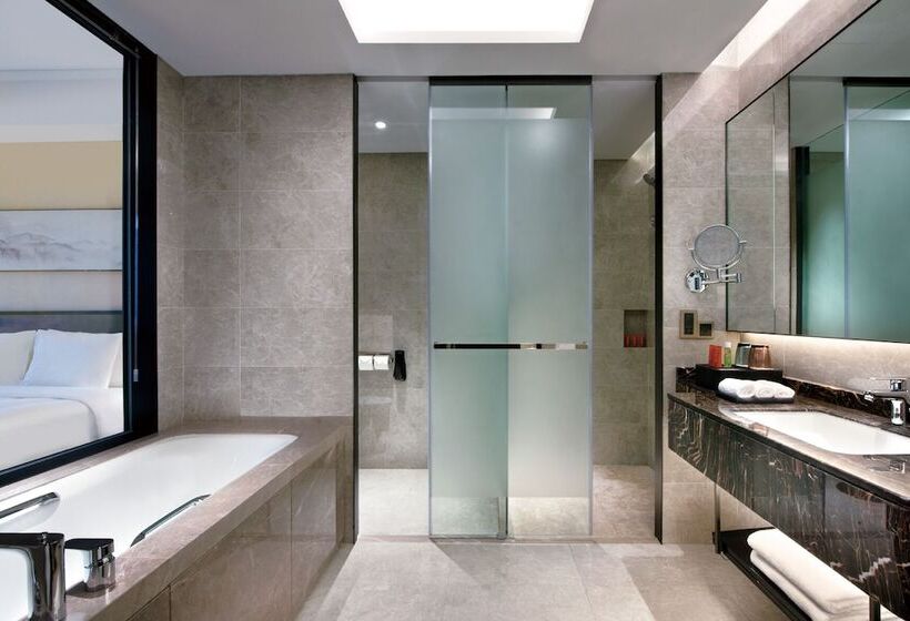발코니가 있는 프리미엄 룸, Crowne Plaza Huailai By Ihg
