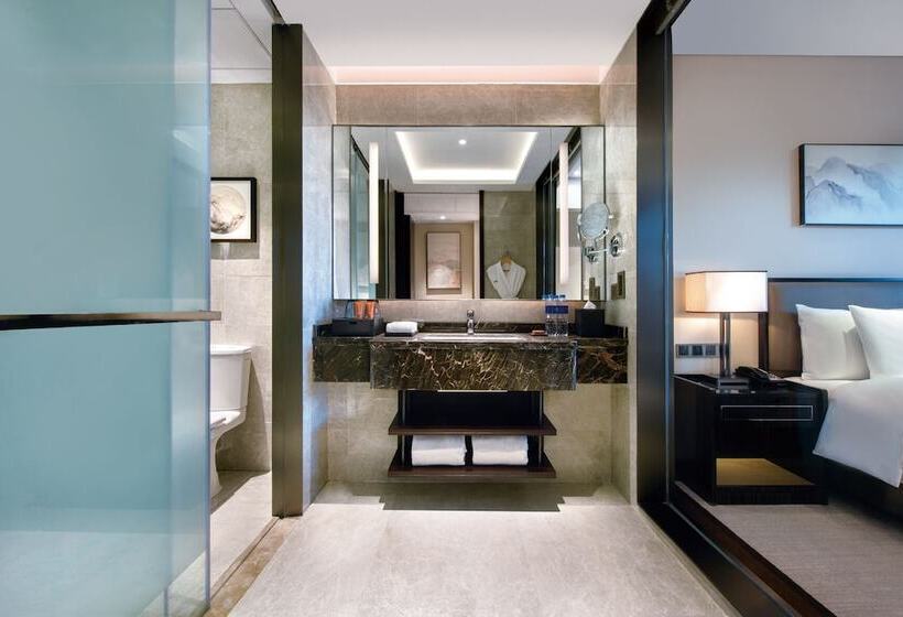 스탠다드 룸 더블 침대, Crowne Plaza Huailai By Ihg