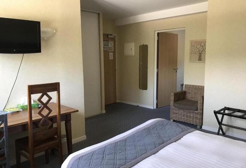 Четырехместный Номер Стандарт, Logis Auberge De Carolles