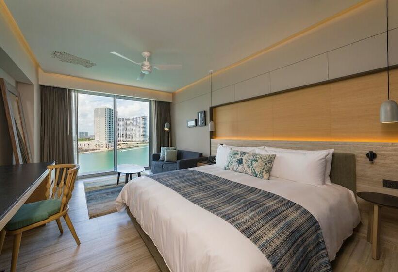 חדר סטנדרט מיטה זוגית עם נוף, Renaissance Cancun Resort & Marina