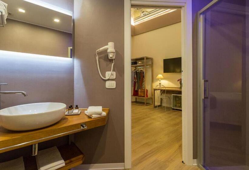 سوییت جونیور با بالکن, Bellaroto Suite & Spa