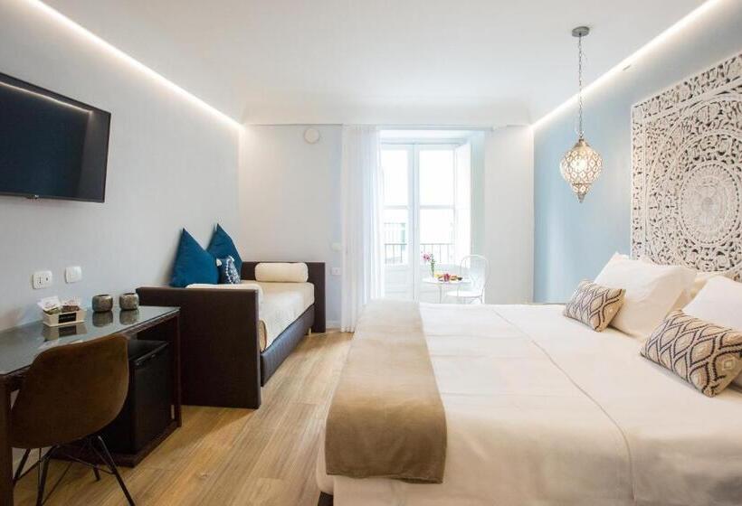سوییت جونیور با بالکن, Bellaroto Suite & Spa