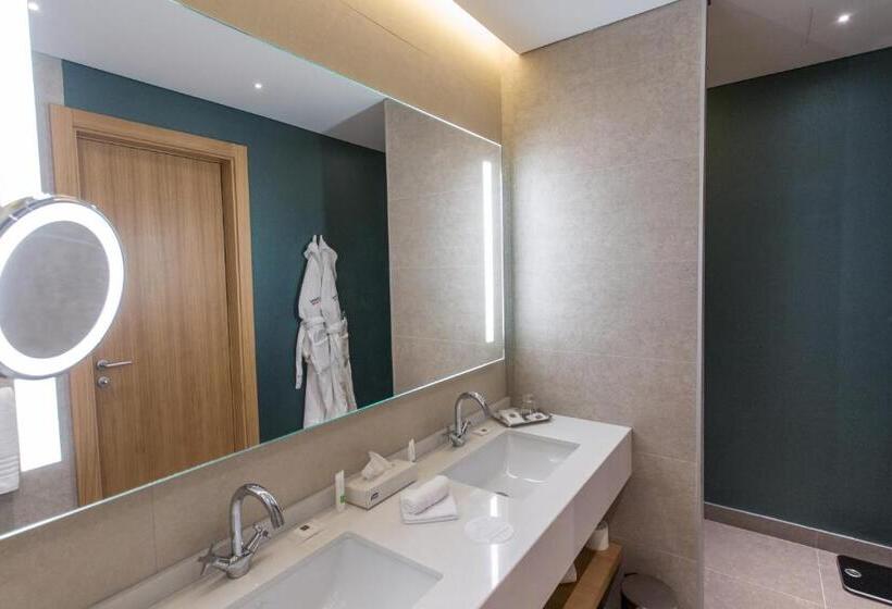 디럭스 룸 킹사이즈 침대, Swissotel Sarajevo