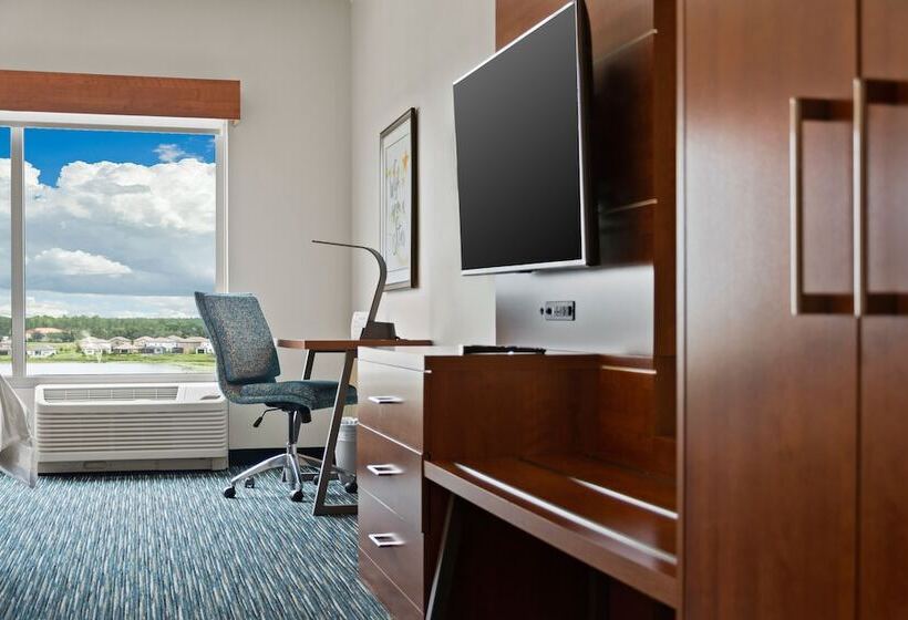 Люкс, Holiday Inn Express & Suites Orlando  Lake Buena Vista, An Ihg