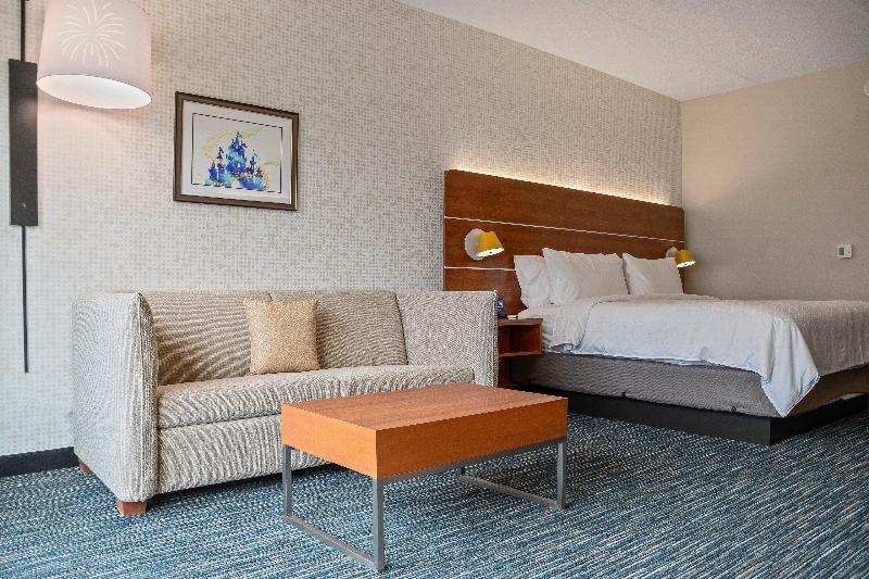 Люкс Кровать Кинг, Holiday Inn Express & Suites Orlando  Lake Buena Vista, An Ihg