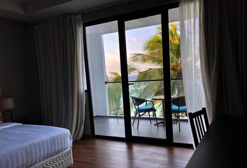 اتاق سوپریور یک تخته با چشم‌انداز دریا, Plumeria Maldives