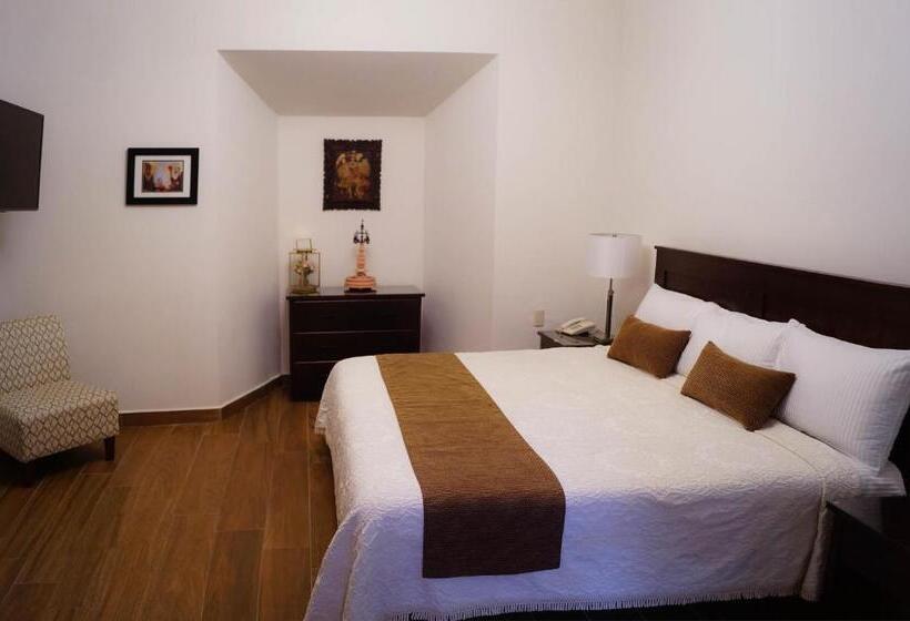 سوییت جونیور, Casa Faroles Centro Histórico