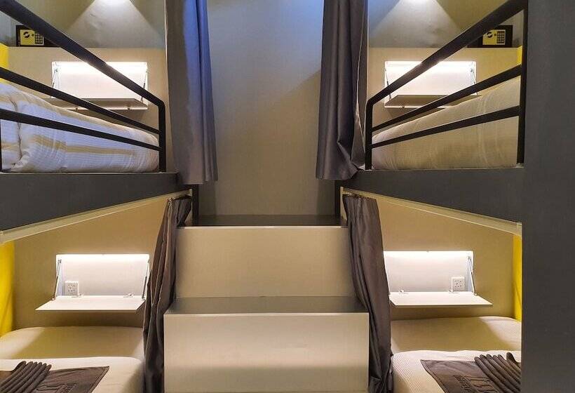 تختخواب در اتاق مشترک, The Twizt   Lifestyle Hostel &