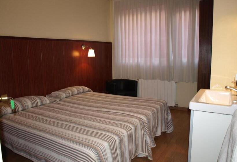 Номер Стандарт Совместная Ванная, Hostal Bejar