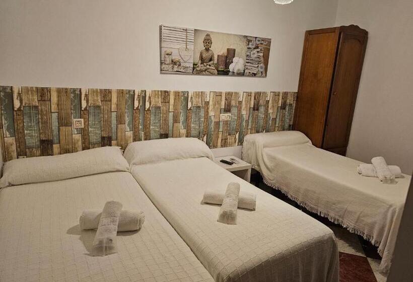 اتاق ساده سه‌ نفره, Pension Hidalgo 1