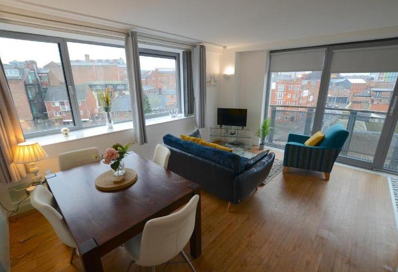 آپارتمان 1 خوابه, Cranbrook House Apartments   Near Ice Arena
