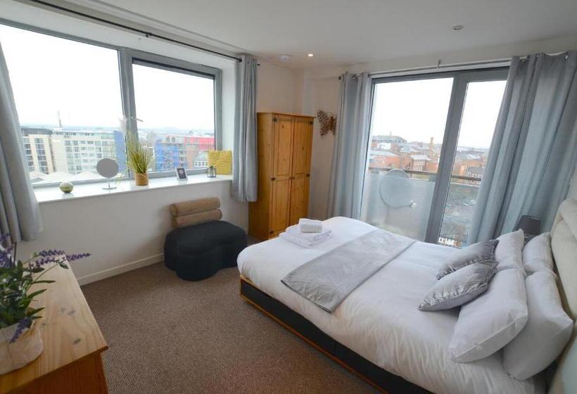 آپارتمان 2 خوابه, Cranbrook House Apartments   Near Ice Arena