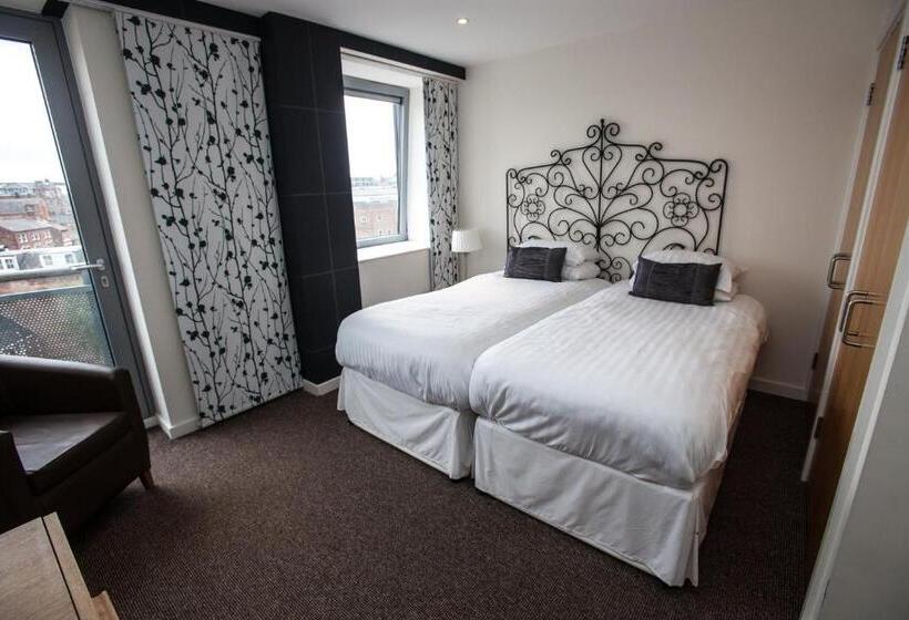 آپارتمان 2 خوابه, Cranbrook House Apartments   Near Ice Arena
