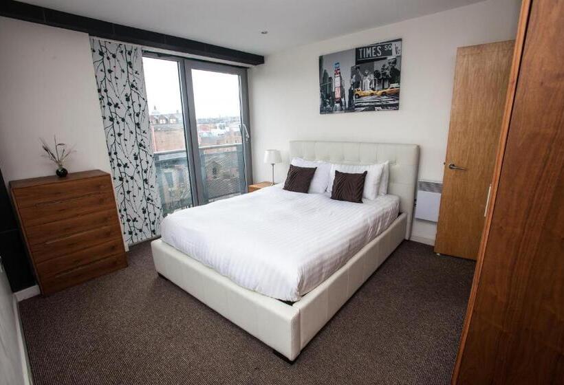آپارتمان 2 خوابه, Cranbrook House Apartments   Near Ice Arena