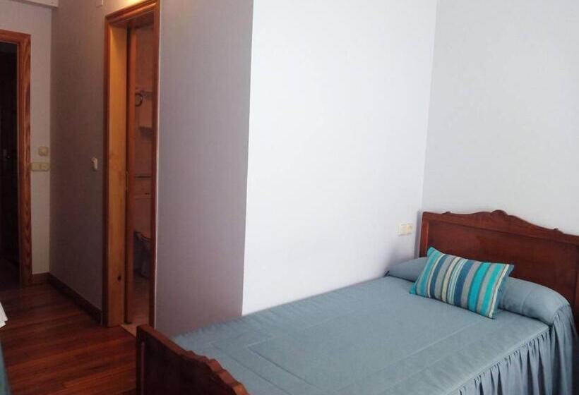 חדר סטנדרט לשלושה, Hostal Pumar