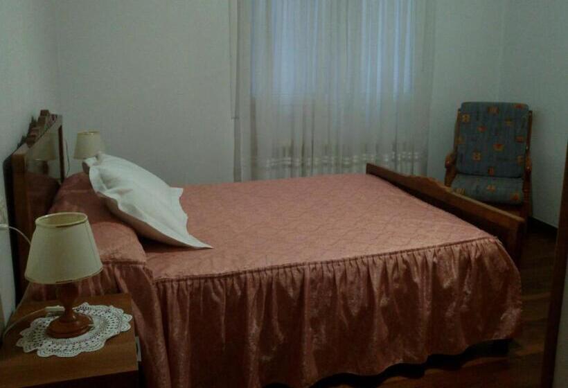 חדר סטנדרט חדר אמבטיה משותף, Hostal Pumar