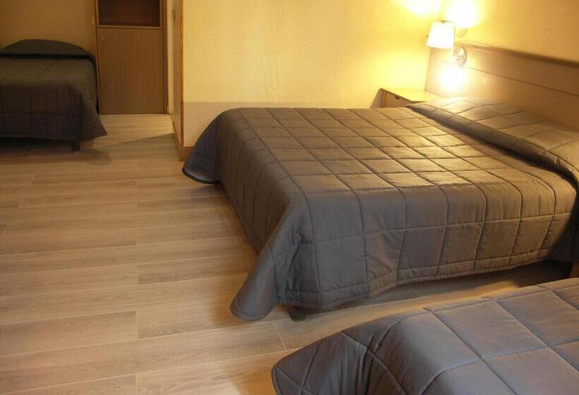 Четырехместный Номер Стандарт, Hôtel La Bonne Auberge