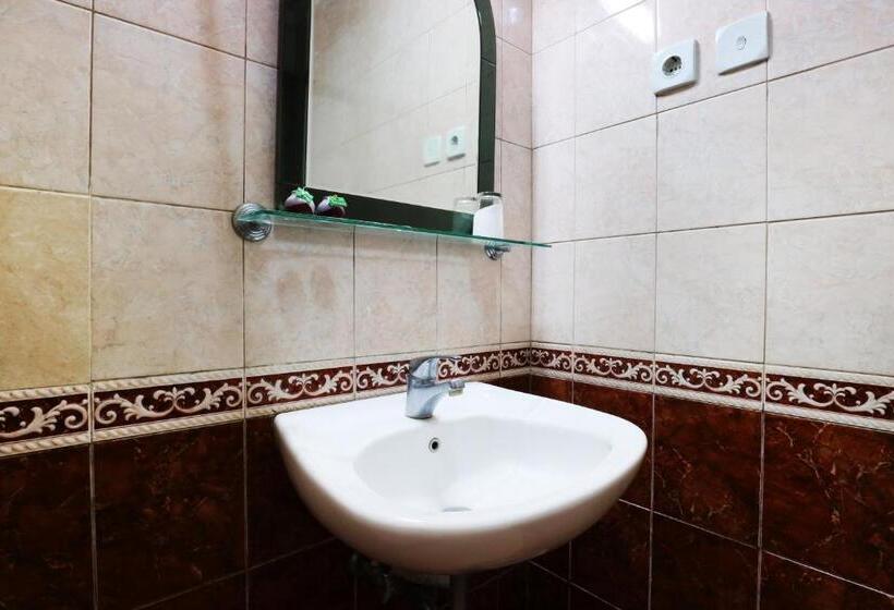 Семейный Номер, Reddoorz Plus Near Brawijaya Museum