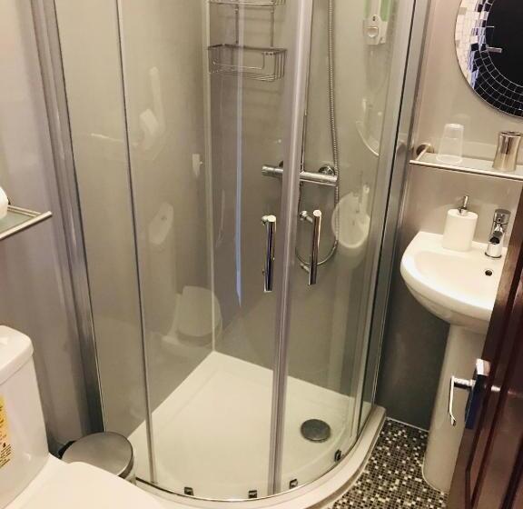 اتاق استاندارد یک نفره, Cornerways Guest House