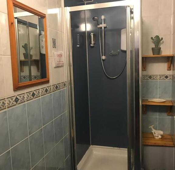 اتاق استاندارد یک تخته با سرویس بهداشتی مشترک, Cornerways Guest House
