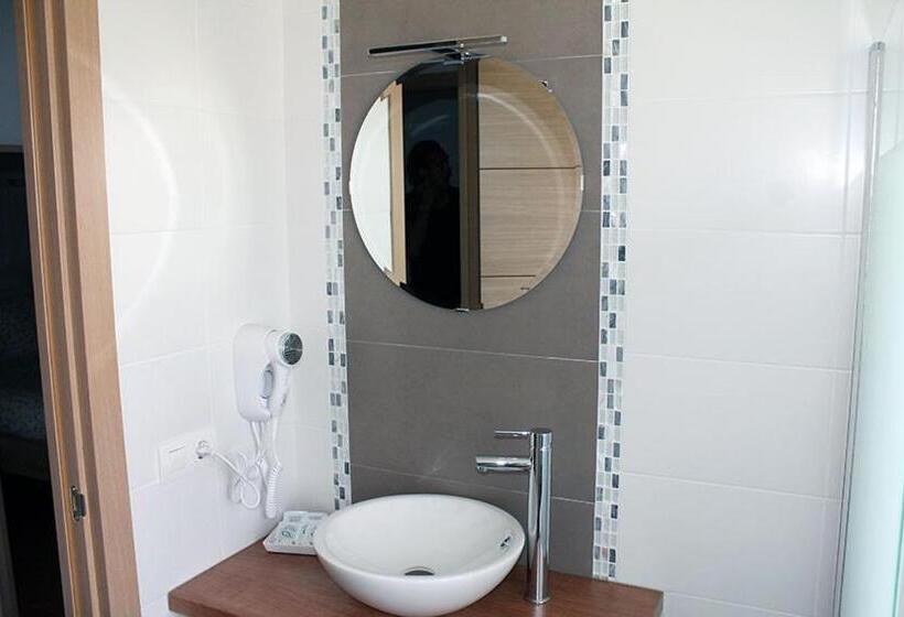 デラックスルーム, Hostal Montilla Sotogrande