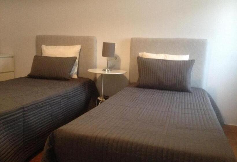 コンフォートルーム, Hostal Montilla Sotogrande
