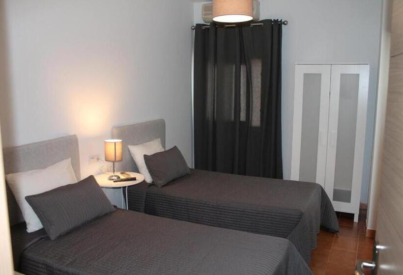 コンフォートルーム, Hostal Montilla Sotogrande