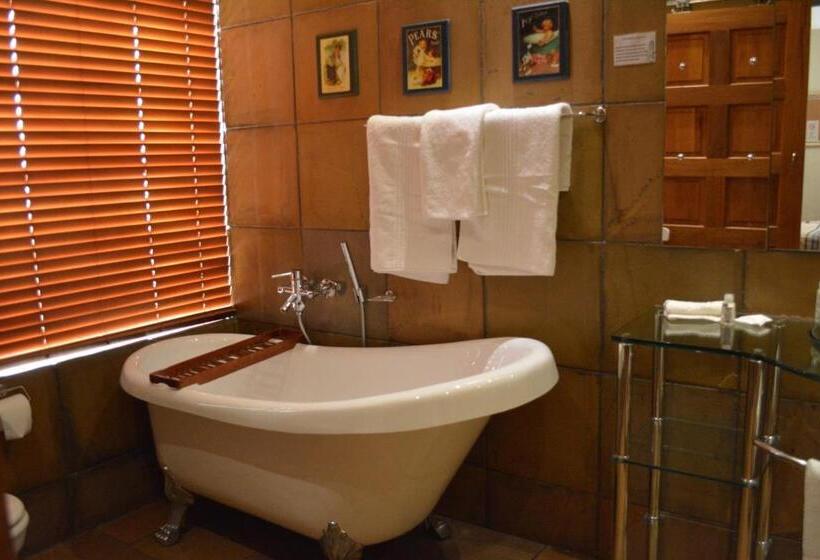 Семейный Номер, Le Chateau Guest House And Conference Centre