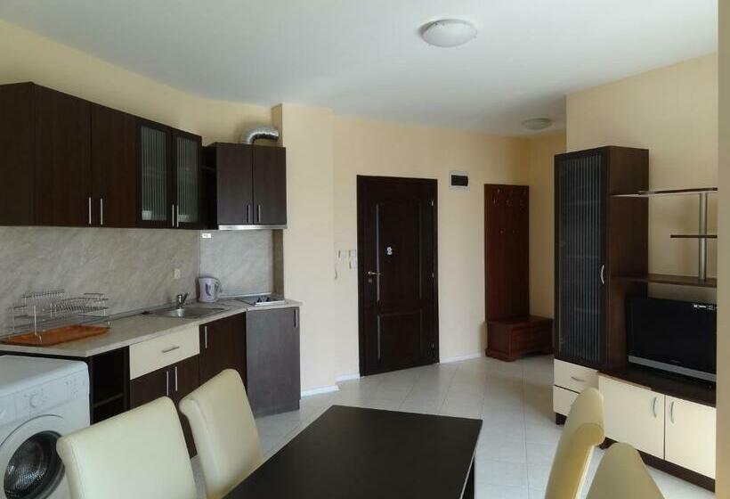 آپارتمان 1 خوابه, Triumph Holiday Village