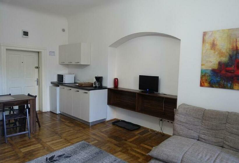 스탠다드 스튜디오, Casa Sforii Brasov