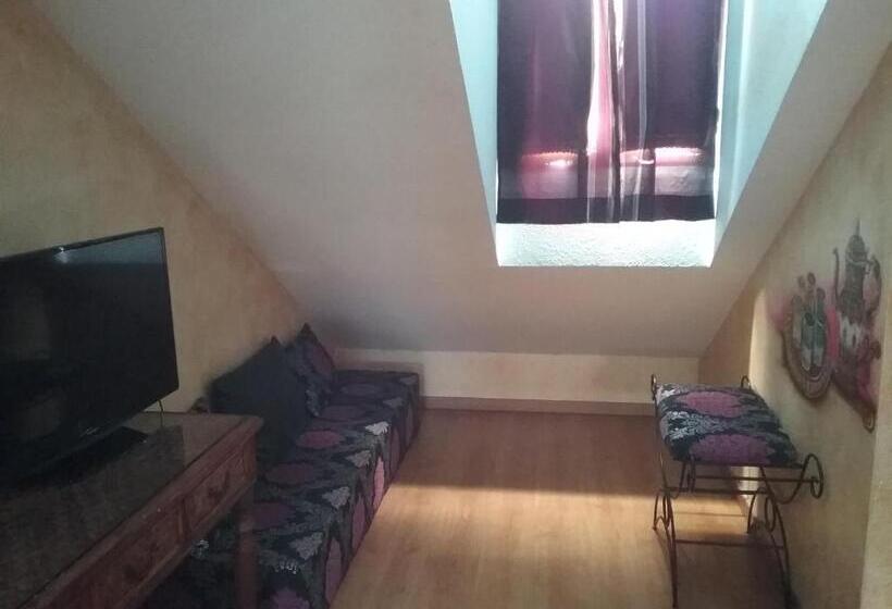 Номер Стандарт Трехместный, Hostal La Carretera