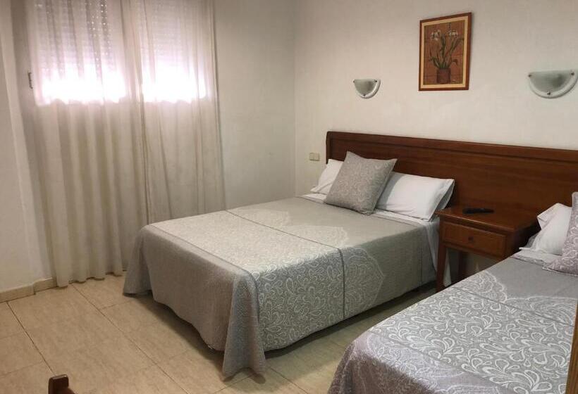 标准三人间, Hostal 82