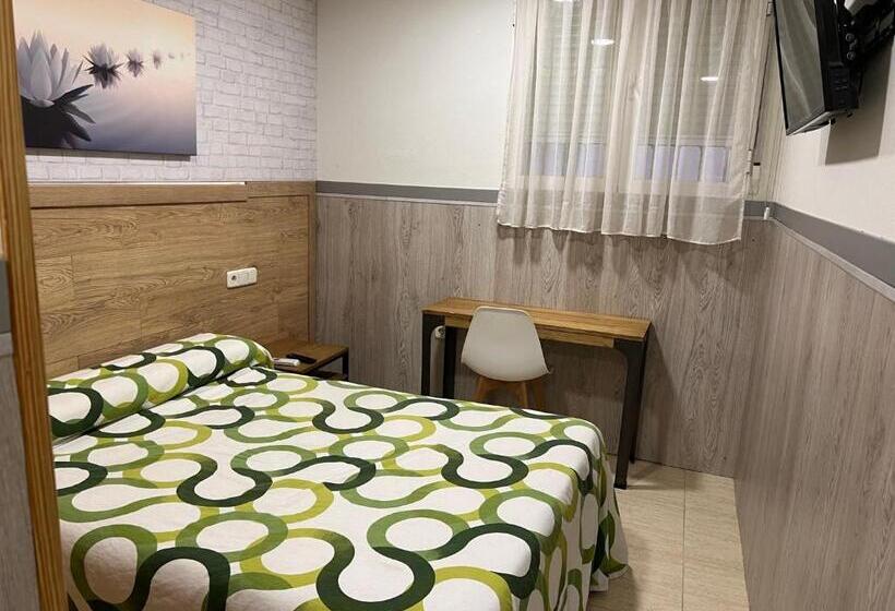 经济房, Hostal 82